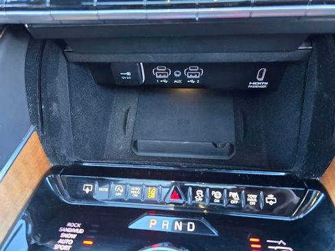 Used 2024 Jeep Grand Wagoneer L Series III AWD/4WD image 63