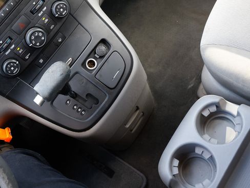 Used 2012 Kia Sedona LX image 36