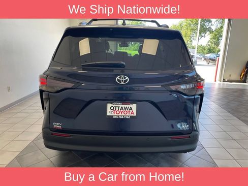 Used 2026 Toyota Sienna XLE FWD image 7