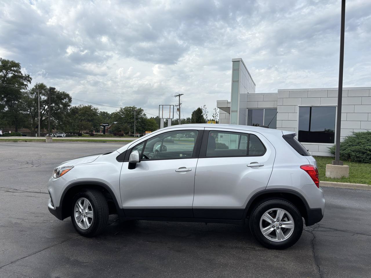 Used 2018 Chevrolet Trax LS AWD/4WD image 4