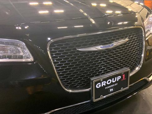 Used 2018 Chrysler 300 Limited w/ Light Group AWD/4WD image 31