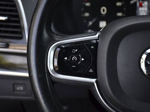 Used 2018 Volvo XC90 T5 Momentum w/ Convenience Package FWD image 8