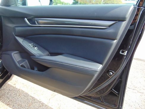 Used 2018 Honda Accord Sport image 24