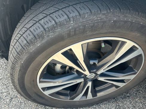 Used 2017 Nissan Rogue SL FWD image 19
