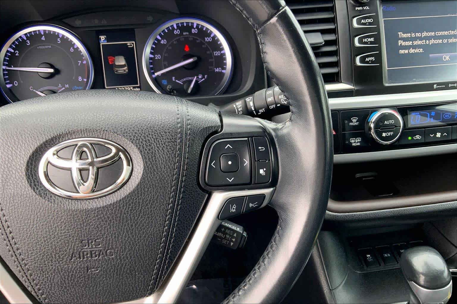 Used 2019 Toyota Highlander XLE AWD/4WD image 22