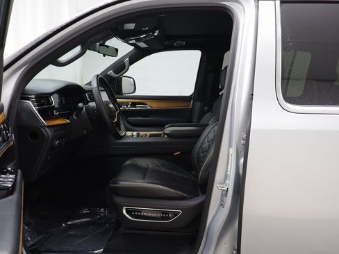 Used 2024 Jeep Grand Wagoneer L Series III image 5