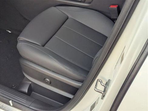 Used 2026 Mercedes-Benz GLB 250 image 4