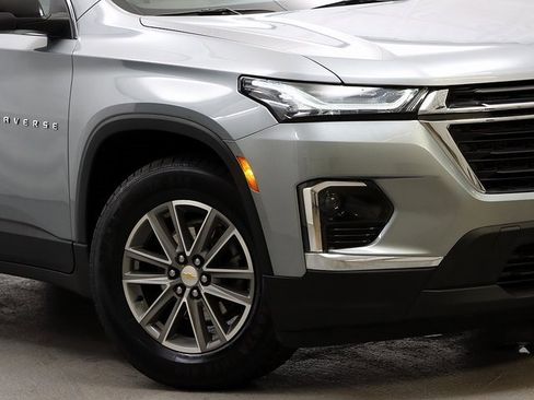 Used 2023 Chevrolet Traverse LS image 3