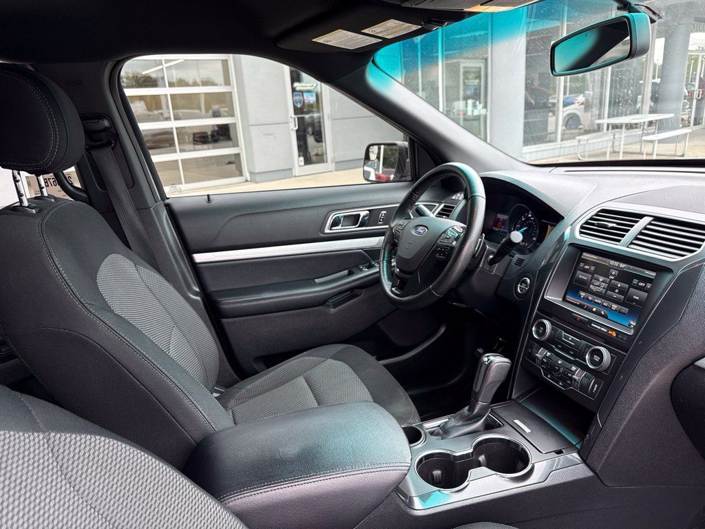 Used 2016 Ford Explorer XLT w/ Equipment Group 201A FWD image 89