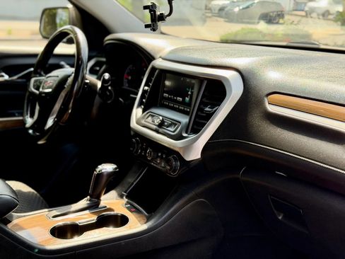 Used 2019 GMC Acadia SLE FWD image 14