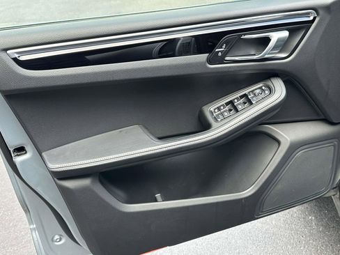 Used 2019 Porsche Macan image 18