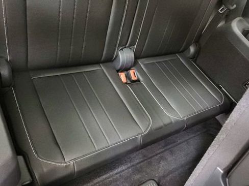 Used 2022 Volkswagen Tiguan SE R-Line image 29