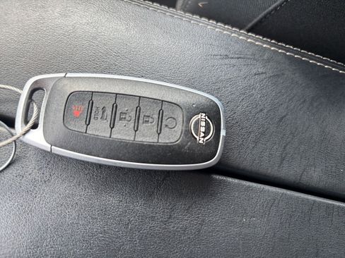 Used 2025 Nissan Rogue SV FWD image 27