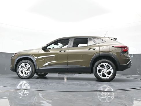 Used 2024 Chevrolet Trax LS w/ LS Convenience Package image 52