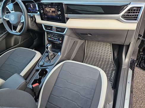 New 2025 Volkswagen Taos SE image 32