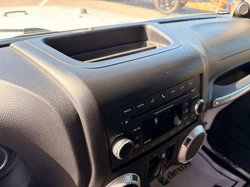 Used 2014 Jeep Wrangler Unlimited Sahara w/ Connectivity Group AWD/4WD image 16