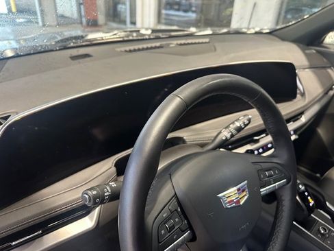 Used 2025 Cadillac XT4 Premium Luxury image 10