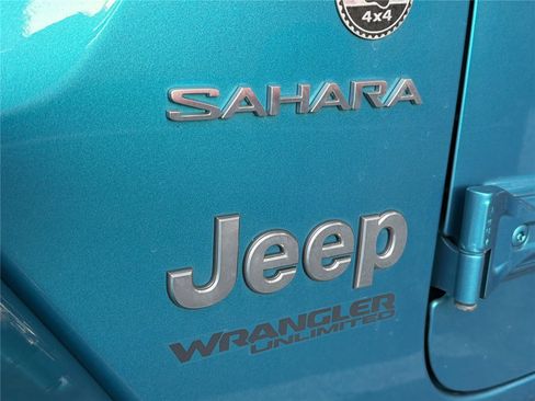 Used 2020 Jeep Wrangler Unlimited Sahara w/ Dual Top Group AWD/4WD image 6
