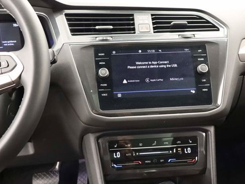 Used 2023 Volkswagen Tiguan SE w/ Panoramic Sunroof Package image 10