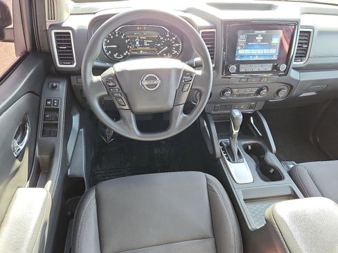 Used 2023 Nissan Frontier SV image 8