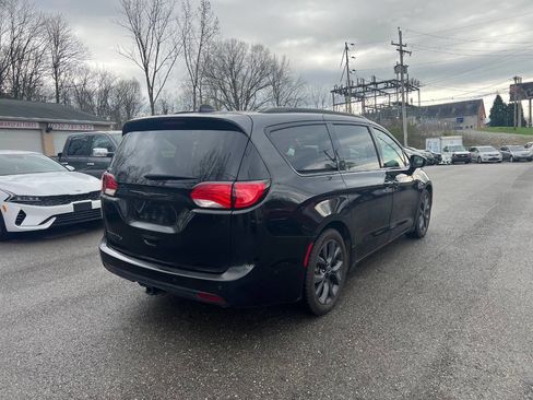 Used 2019 Chrysler Pacifica Touring-L FWD image 4