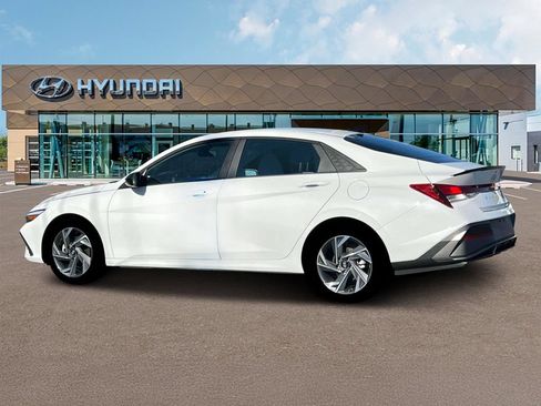 Used 2025 Hyundai Elantra Sport FWD image 4