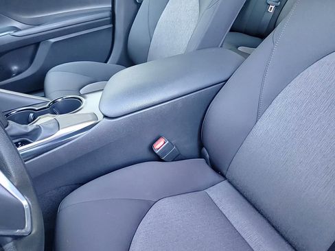 Certified 2020 Toyota Camry LE w/ Convenience Package image 30