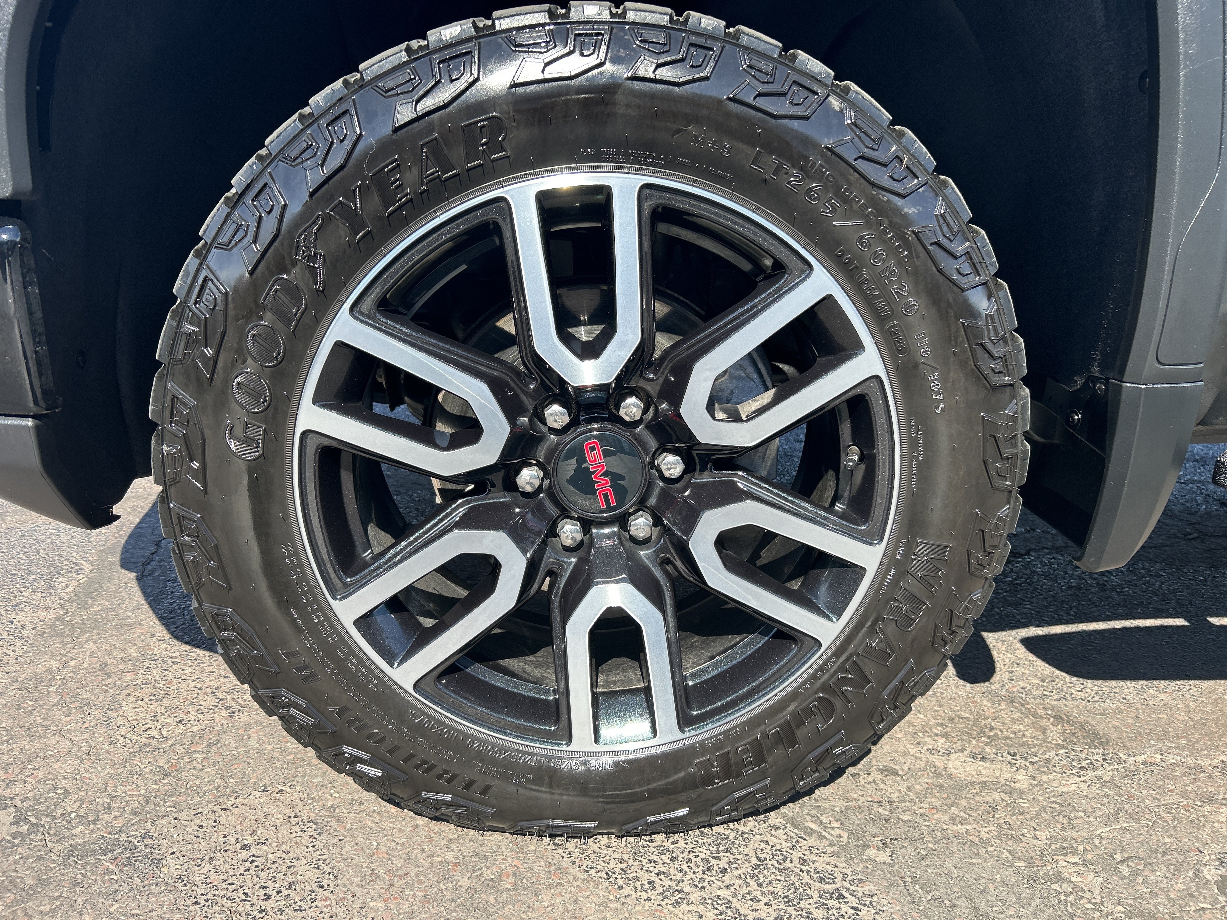 Used 2023 GMC Sierra 1500 AT4 w/ AT4 Premium Package AWD/4WD image 11