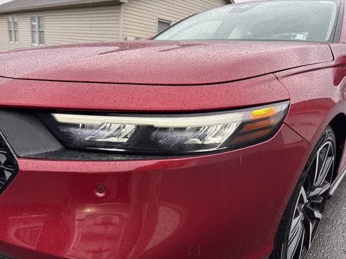 Used 2023 Honda Accord Touring image 3