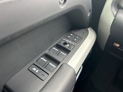 Used 2024 Land Rover Defender 110 S image 17