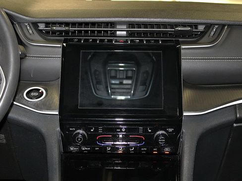 Certified 2023 Jeep Grand Cherokee Altitude AWD/4WD image 14