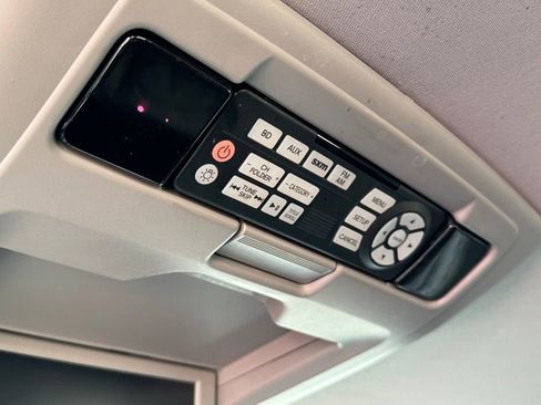 Used 2018 Honda Pilot Touring image 9