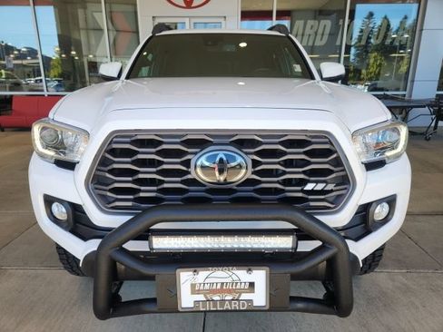 Certified 2022 Toyota Tacoma TRD Off-Road w/ Technology Package AWD/4WD image 9