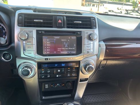 Used 2018 Toyota 4Runner Limited AWD/4WD image 22