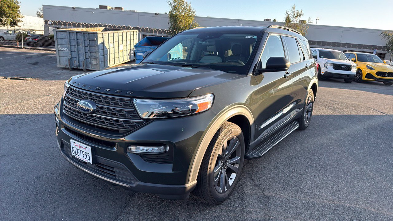Used 2021 Ford Explorer XLT w/ Equipment Group 202A AWD/4WD image 1