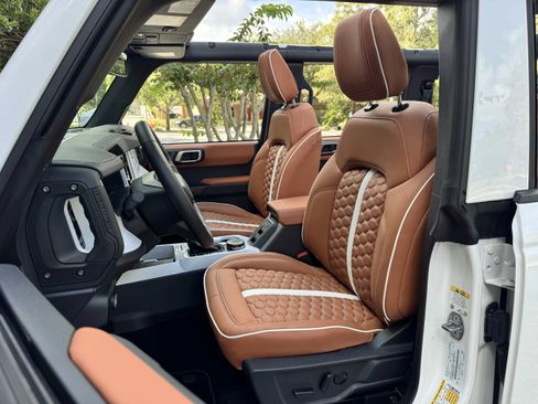 Used 2025 Ford Bronco Outer Banks AWD/4WD image 16