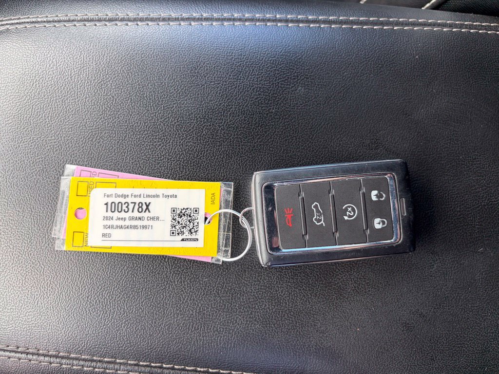 Used 2024 Jeep Grand Cherokee Altitude AWD/4WD image 49
