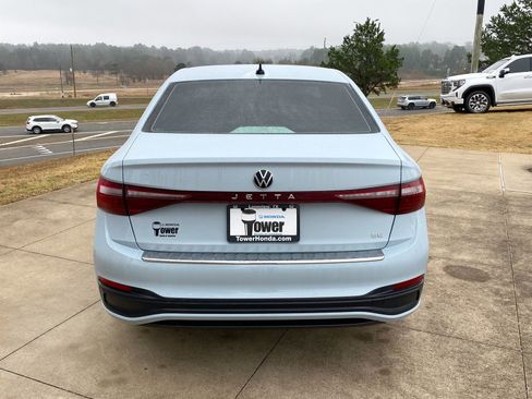 Used 2025 Volkswagen Jetta SE image 5