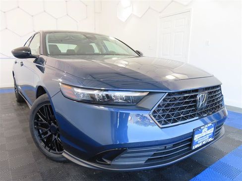 Used 2025 Honda Accord SE image 2