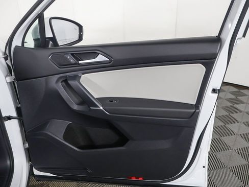 Used 2018 Volkswagen Tiguan SEL image 21