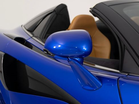 Used 2018 McLaren 570S Spider image 38