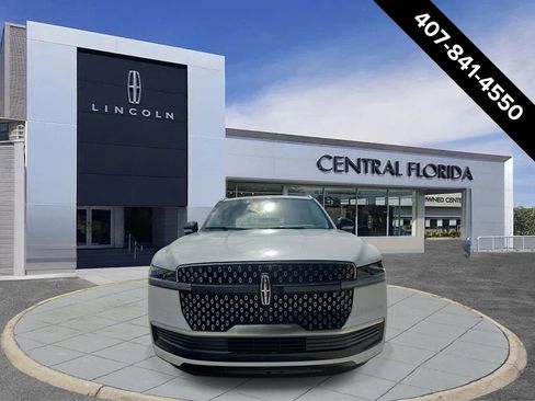 New 2026 Lincoln Navigator Premiere AWD/4WD image 2