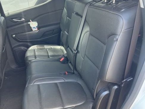 Used 2023 GMC Acadia SLT FWD image 10