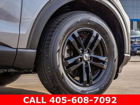 Used 2024 Ford Explorer XLT w/ Equipment Group 202A image 9