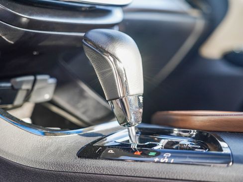 Used 2018 Toyota Avalon XLE image 23