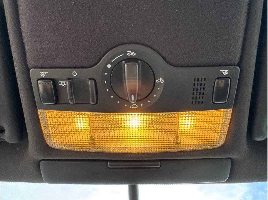 Used 2004 Volkswagen R32 AWD/4WD image 24