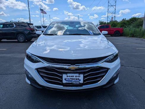 Used 2022 Chevrolet Malibu LT FWD image 2