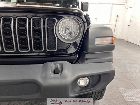 Used 2025 Jeep Wrangler Unlimited Sport AWD/4WD image 13