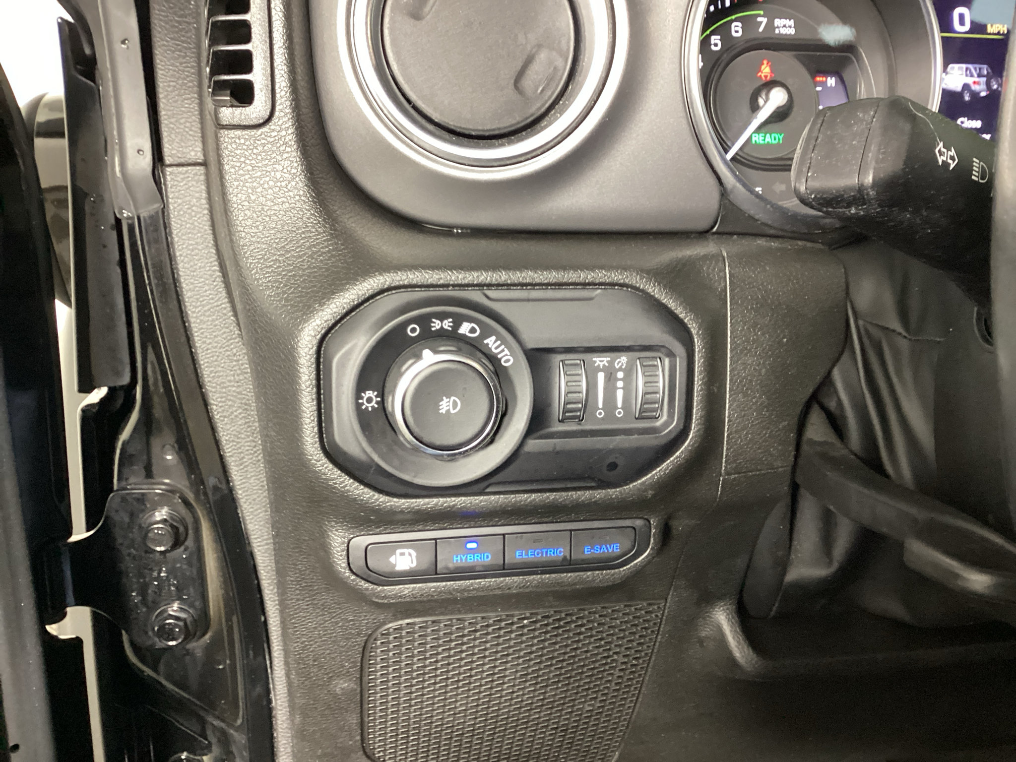 Used 2022 Jeep Wrangler Unlimited Rubicon 4xe w/ Cold Weather Group AWD/4WD image 22