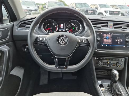 Used 2021 Volkswagen Tiguan SE FWD image 30